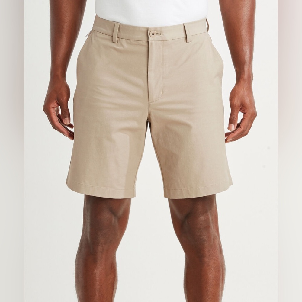 Vineyard Vines 9 Inch On-The-Go Performance Shorts Tan Size 38